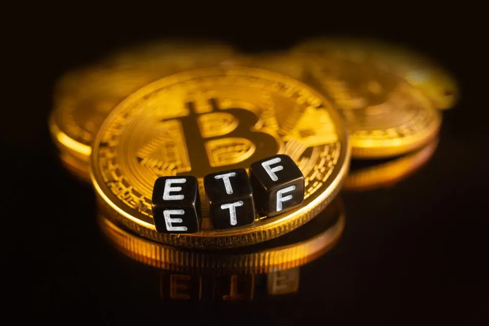 ETF بیت‌کوین چیست؟! - مزایا و معایب ETF‌های بیت‌کوین و تأثیر آن بر آینده بازار ارزهای دیجیتال