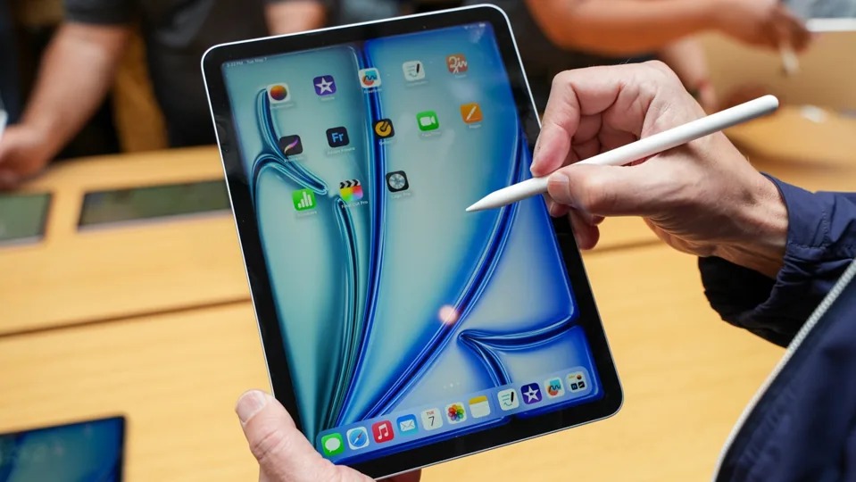 بررسی آی پد iPad Air 2024 - همه‌ چیز درباره تبلت هوشمند اپل