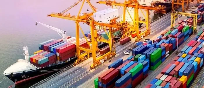 پیامدهای اقتصادی و تورمی ماندگاری کالاها در بندر