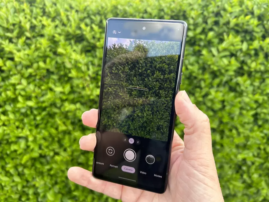 عملکرد و سخت‌افزار: قدرت مناسب برای کارهای روزمره ⚙️