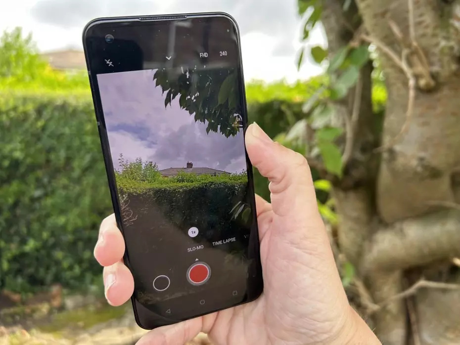 دوربین قدرتمند با ویژگی‌های جذاب 📸