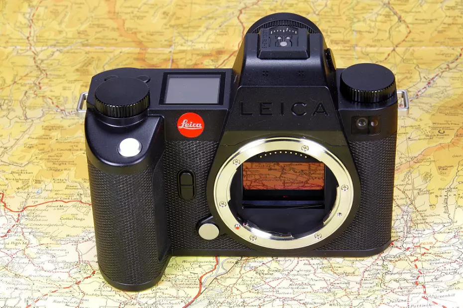 بررسی کامل دوربین Leica SL3-S