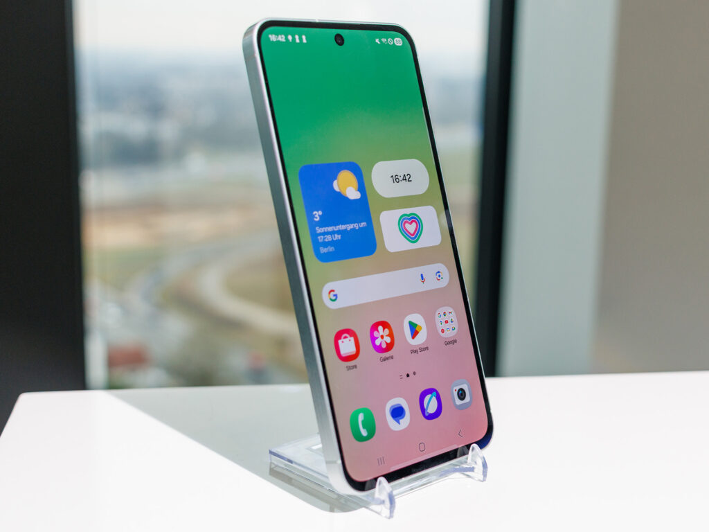 نمایشگر؛ روشن، روان و محافظت‌شده 🌈📲