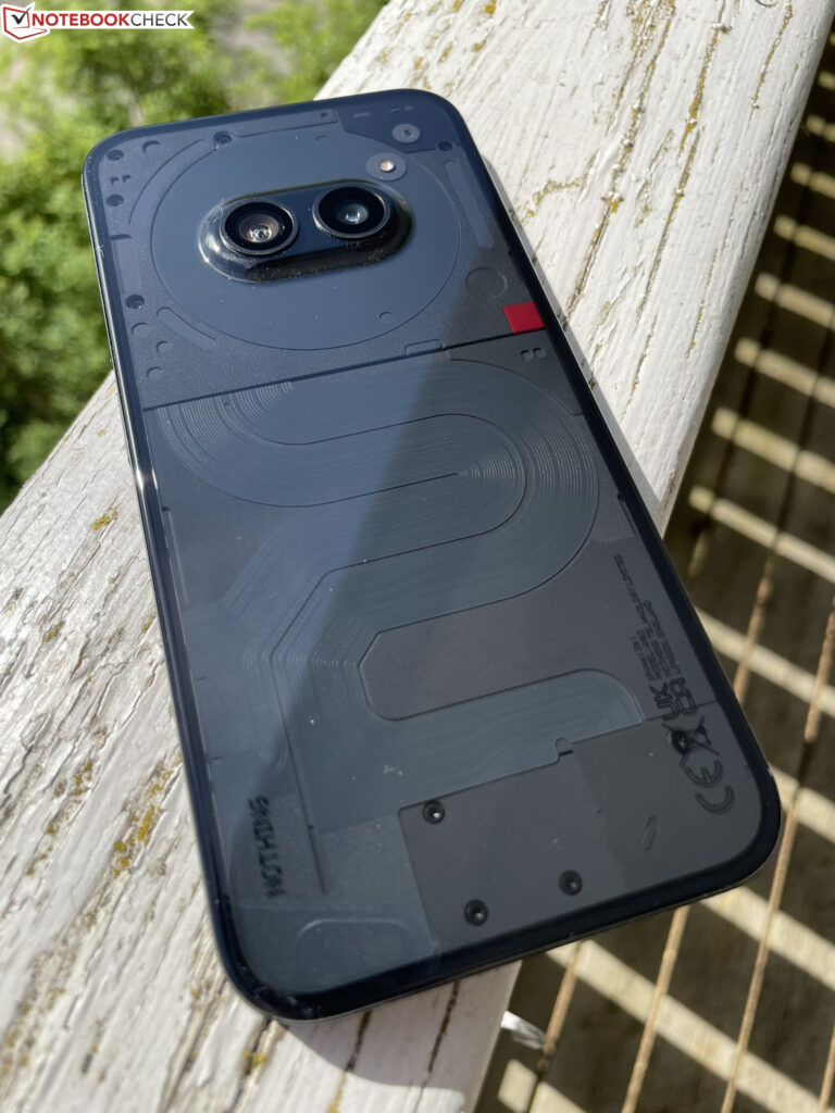 معرفی و بررسی گوشی موبایل Nothing Phone (2a)