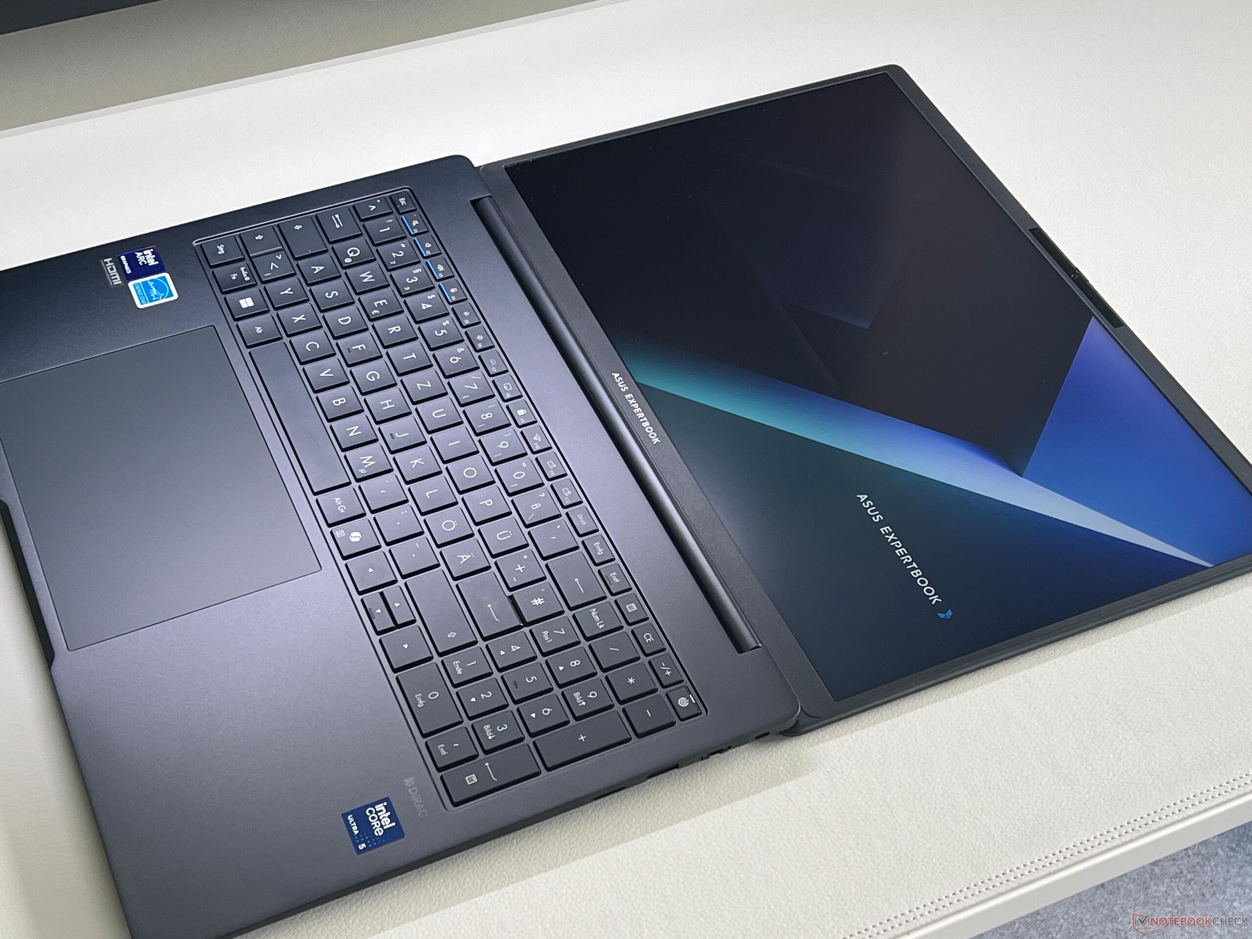 درب نمایشگر و عملکرد لولاها 📺🔄